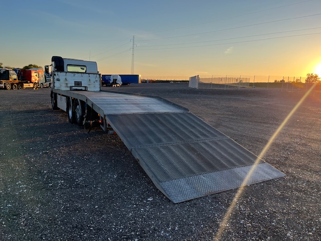 Volvo FM 330 6X2*4 Maskintransporter – Knæklad