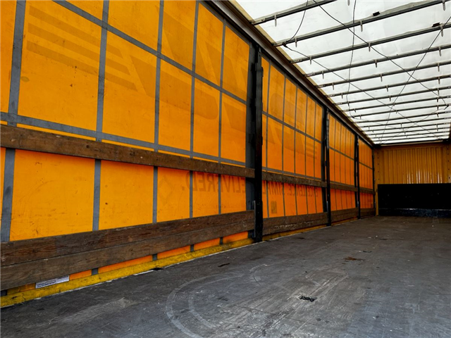 Kässbohrer Gardintrailer