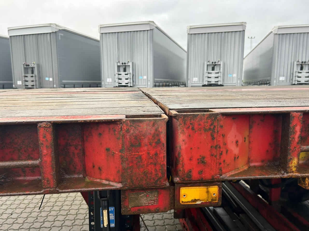 Broshuis Flatbed m. Udtræk