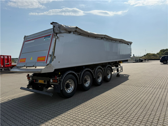 Kässbohrer 37M3, Tip