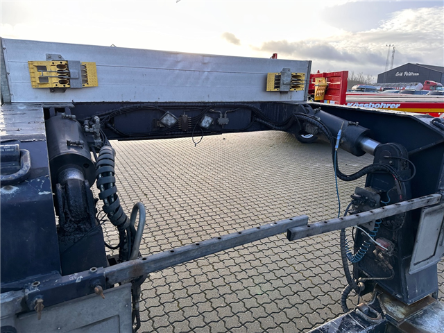 Kässbohrer SLL-2, Udtrækkelig, Tvangsstyring Nedbygget med seng