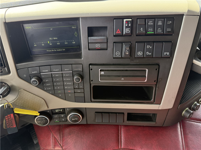 Fliegl FLT328 3 akslet Maskinanhænger m/hjulbrønd