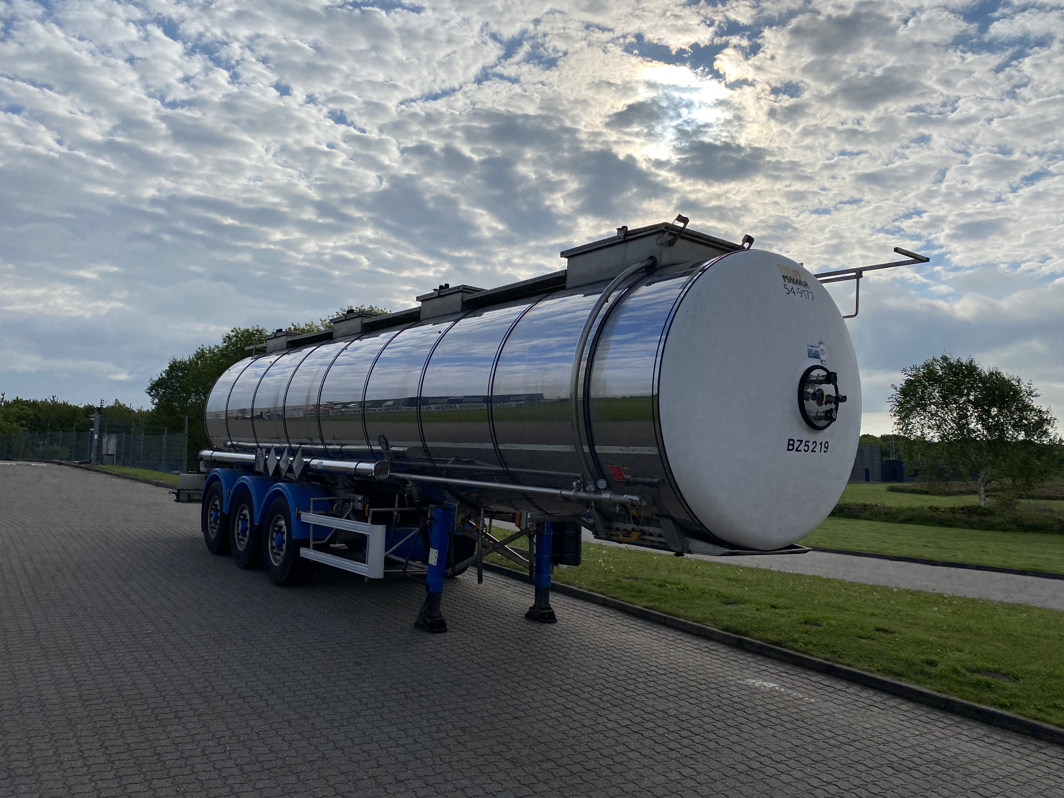 Magyar 3-akslet Magyar Tank , 30.000 ltr