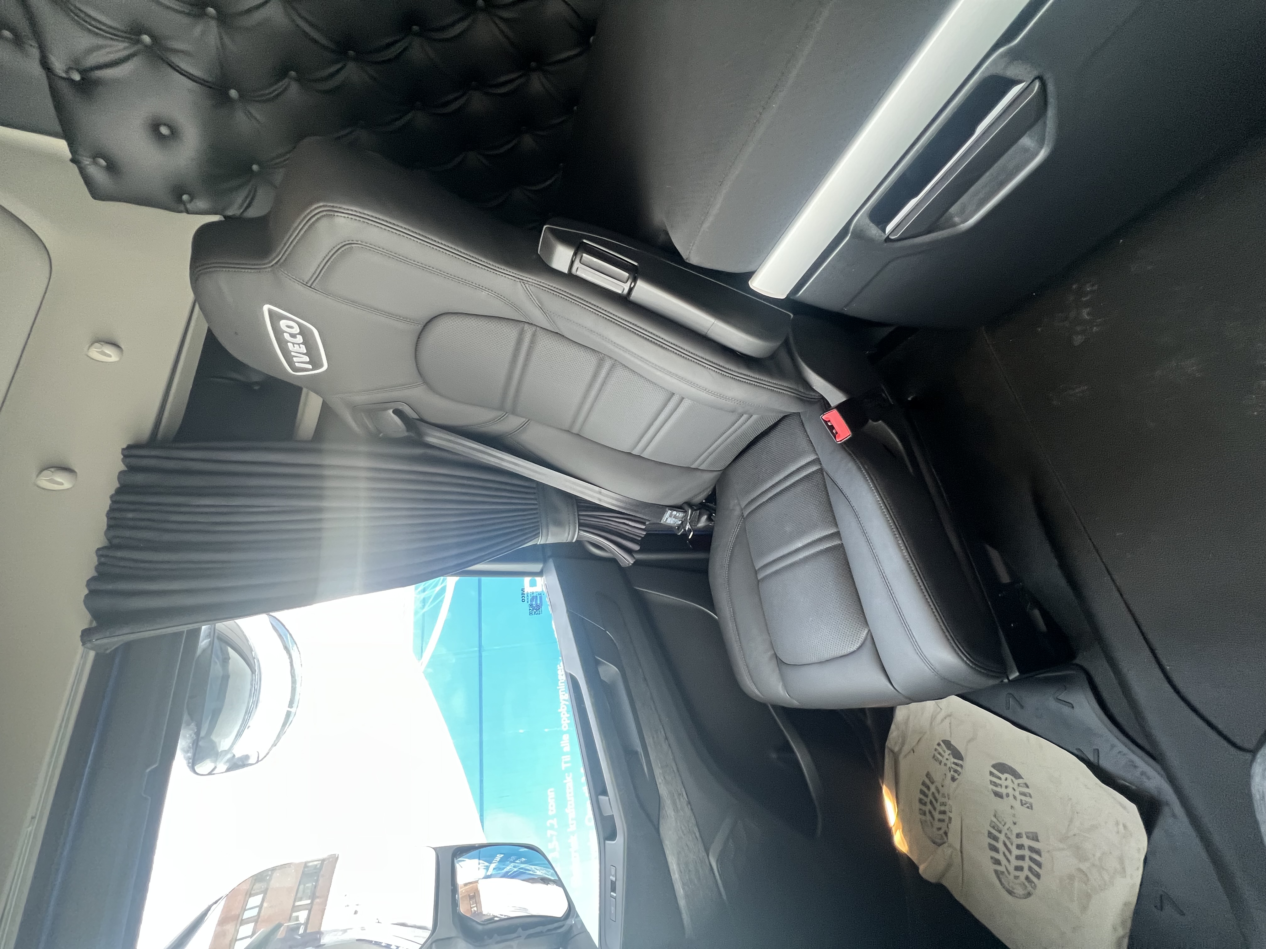 Iveco X-WAY 8X2/6 tripple-boggie med kroghejs