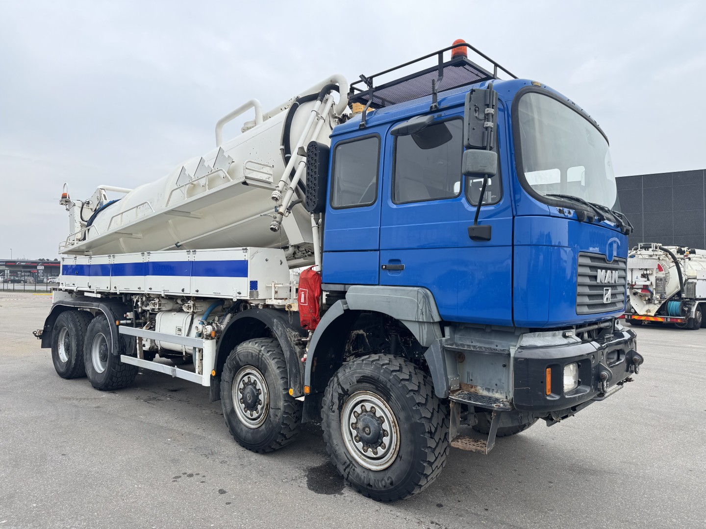MAN 35.464 8x8 Hvidtved Larsen 9000 L