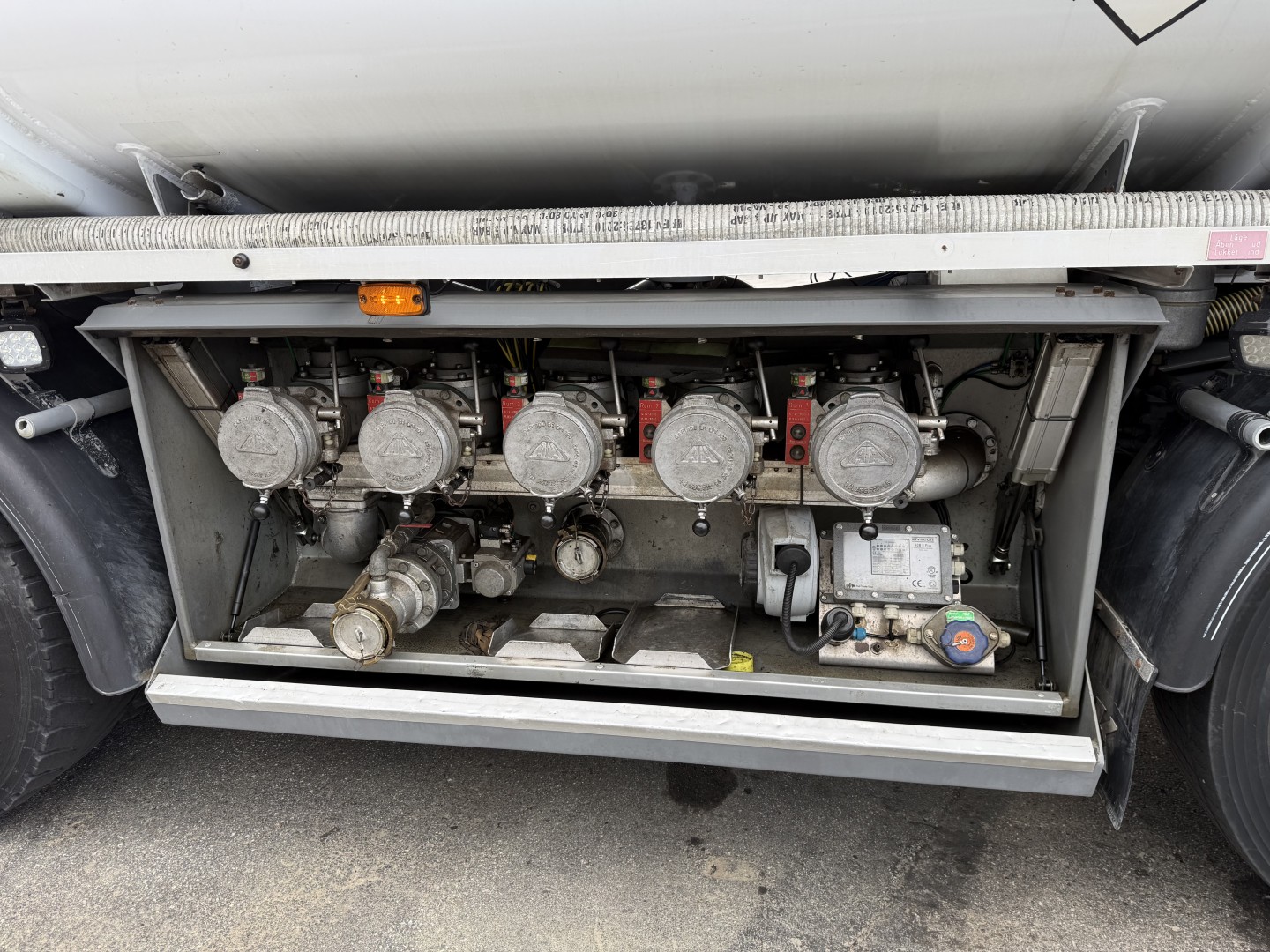 Scania P400 8x2*6 24.000 l. ADR Tank