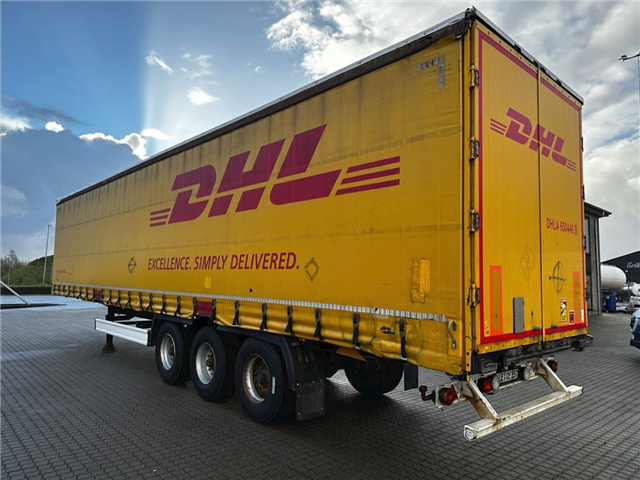 Kässbohrer Gardintrailer