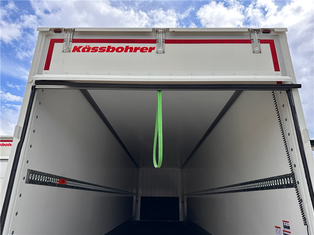 Kässbohrer Tridec, Dhollandia lift Boxtrailer