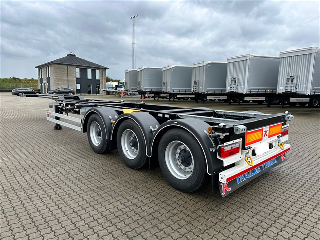 Kässbohrer Containerchassis m. udtræk bag