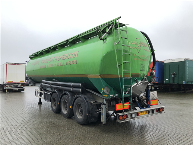 Feldbinder Silotrailer m. tip