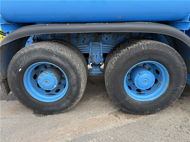 Mercedes Actros 4140 8x4 KOKS MEGAVAC 8000 ADR 13.500 l. Tørsuger