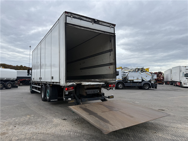 Volvo FM330 6x2*4 Carrier Supra 1050 Nordic