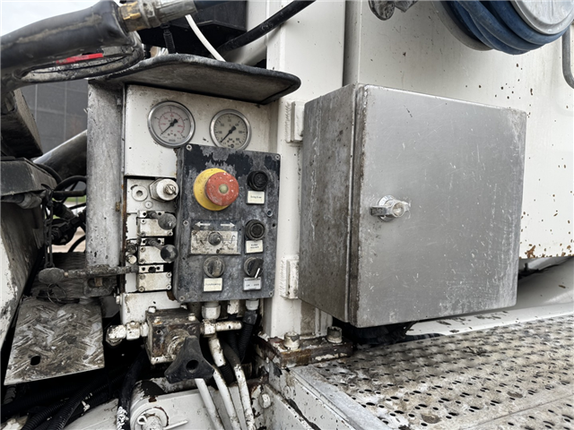 Scania P370 6x4 Liebherr THP140H 24 M4 XH