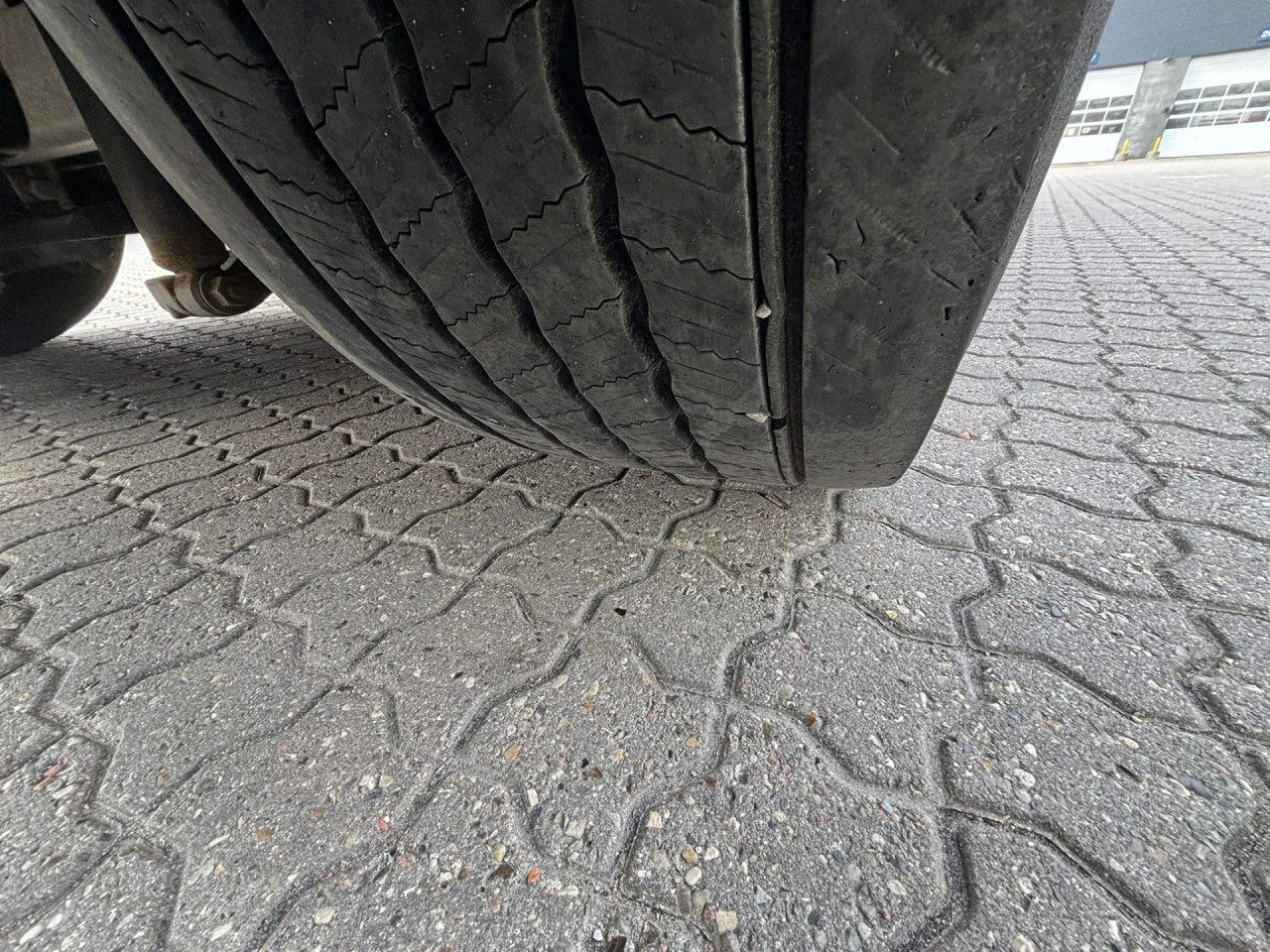 Scania P 320 B6x2*4NB Carrier Iceland Twincool Cherau pie