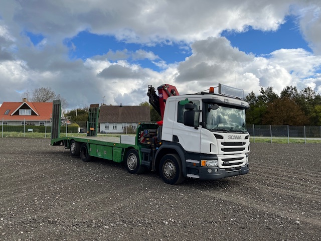 Scania P450 8X2*6 Knæklad + Kran HMF1820 – Machinetransporter