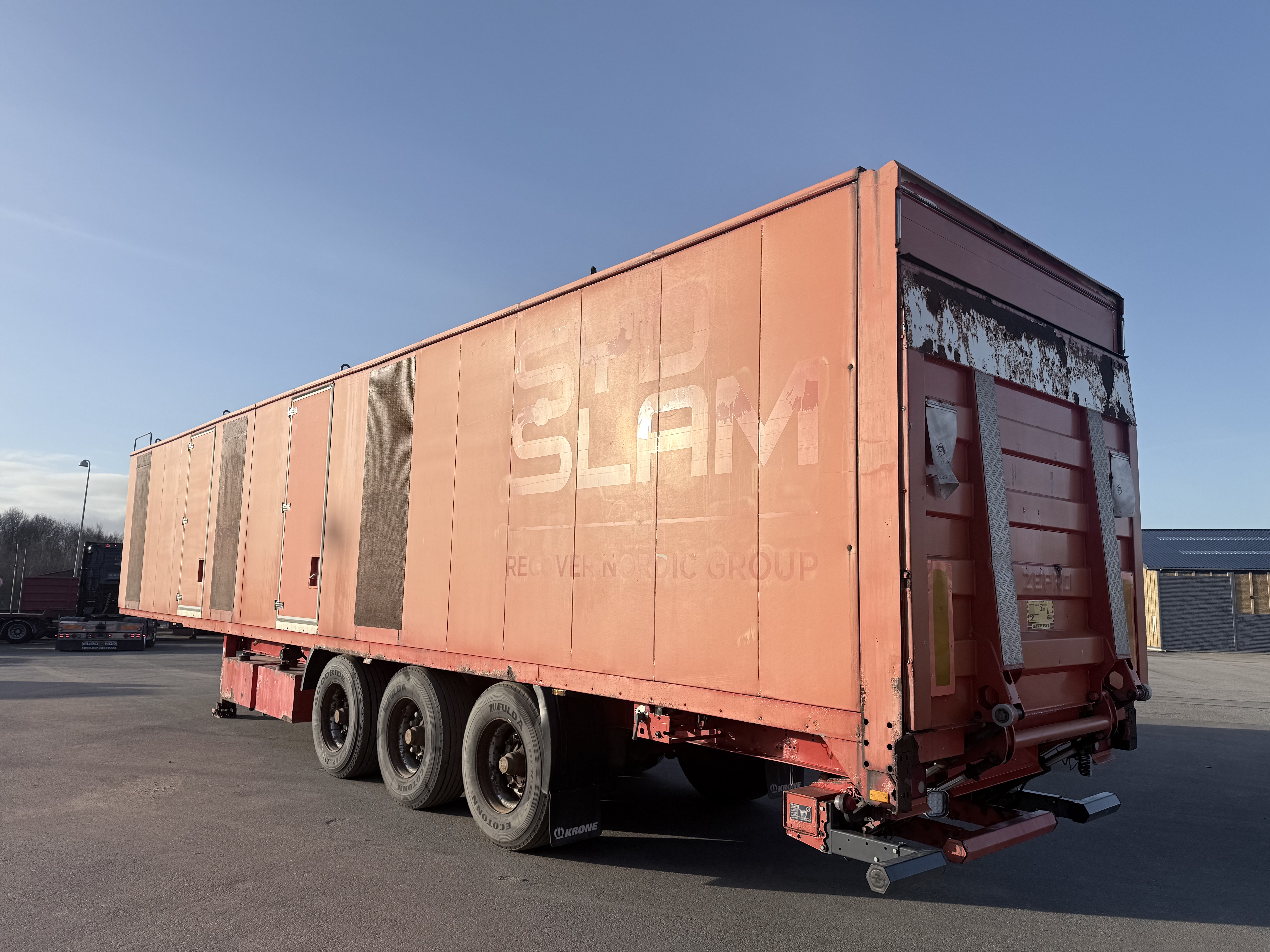 Krone 3 akslet Boxtrailer 1000 bar højtryksanlæg med Kamat pumpe 186 L/min. Deutz V8.