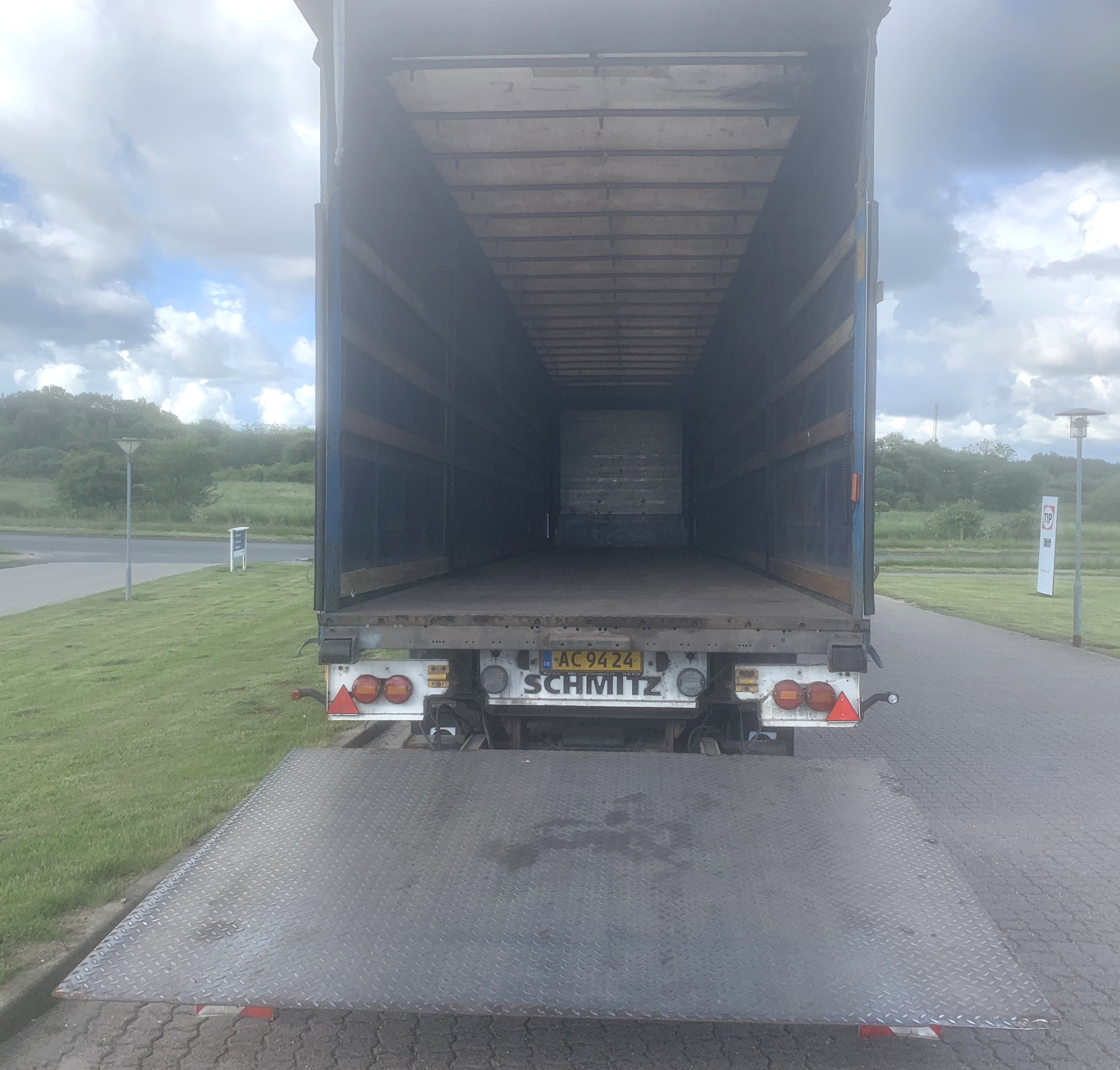 Schmitz Cargobull 3-akslet Gardintrailer m. lift