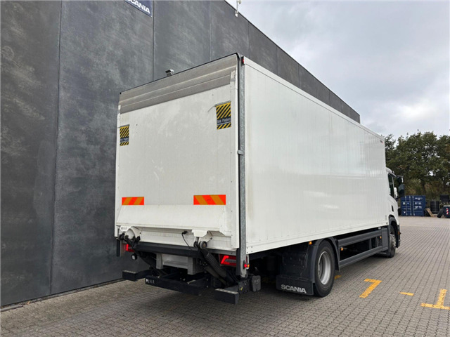 Scania P 250 B4x2NB Box/Lift