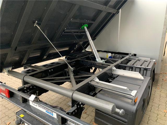 Iveco 35C18H A8 Dobbelkabine m. 3-vejs tip