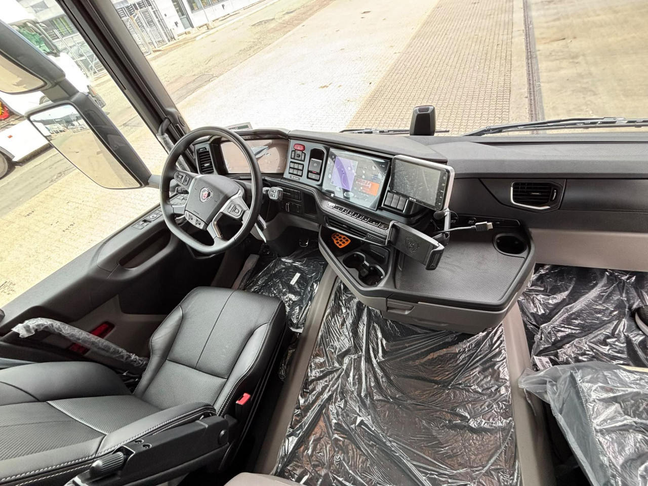 Scania R 590 B8x2*6NB Crane + machine transporter body wi