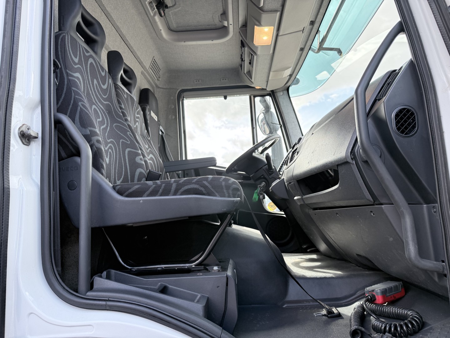 Iveco EuroCargo 180E32 4x2 Schmitz / Thermo King T-1200R Spectrum