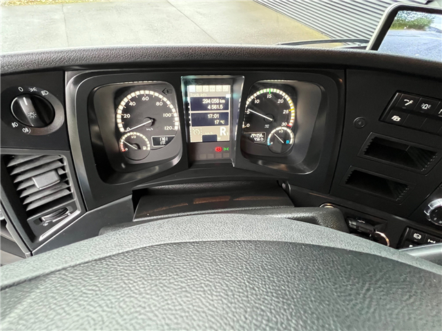 Mercedes 2535 6X2*4 med Åben alulad og lift