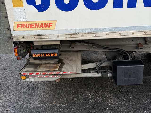 Fruehauf Boxtrailer med lift og rullebagdør sælges (NYSYNET)