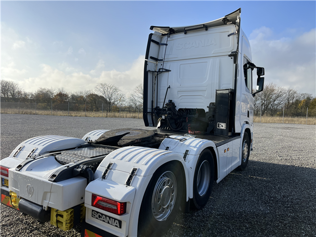 Scania R560 6x2*4 super