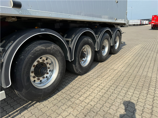 Kässbohrer 37M3, Tip