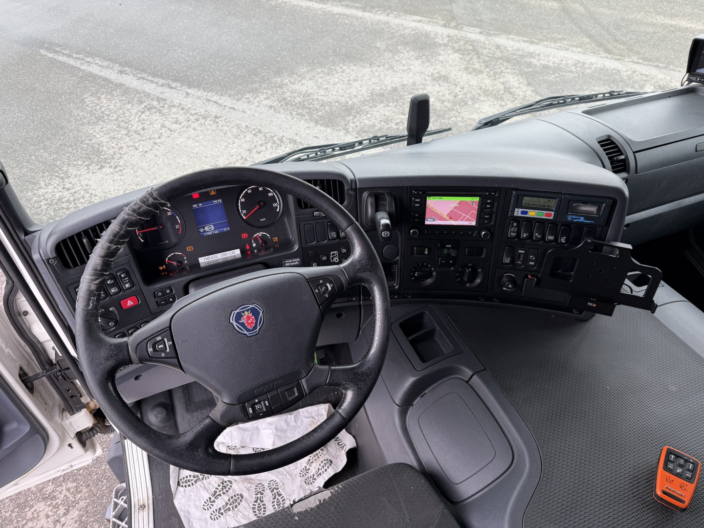 Scania P320 6x2*4 Carrier Supra 1250 Mt 9.50 m. kasse