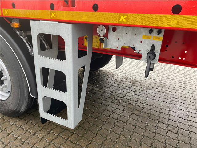 Kässbohrer SPB 3, Hårdtræsbund Flatbed