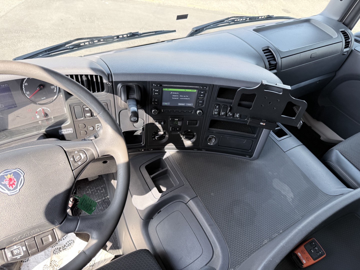 Scania P320 6x2*4 Carrier Supra 1250 Mt 9.80 m. kasse