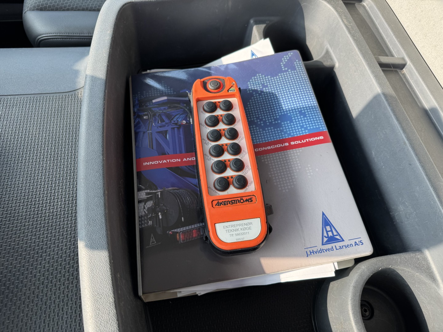 Scania P320 4x2 Hvidtved Larsen 7000 L Kombi