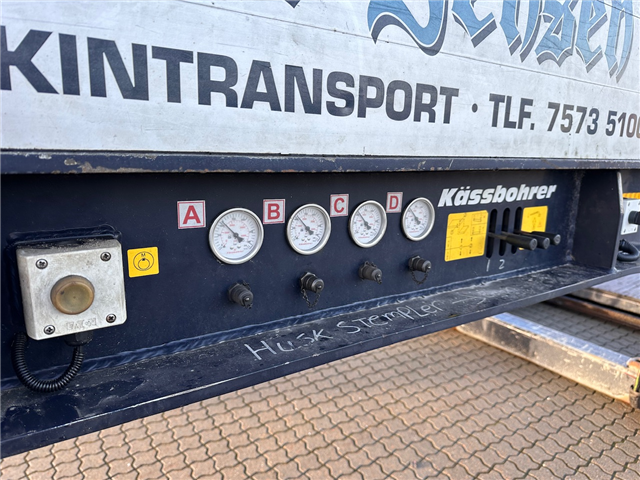 Kässbohrer SLL-2, Udtrækkelig, Tvangsstyring Nedbygget med seng