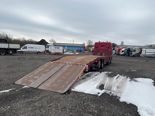 Scania G410 8X2*6 Knæklad – Machinetransporter