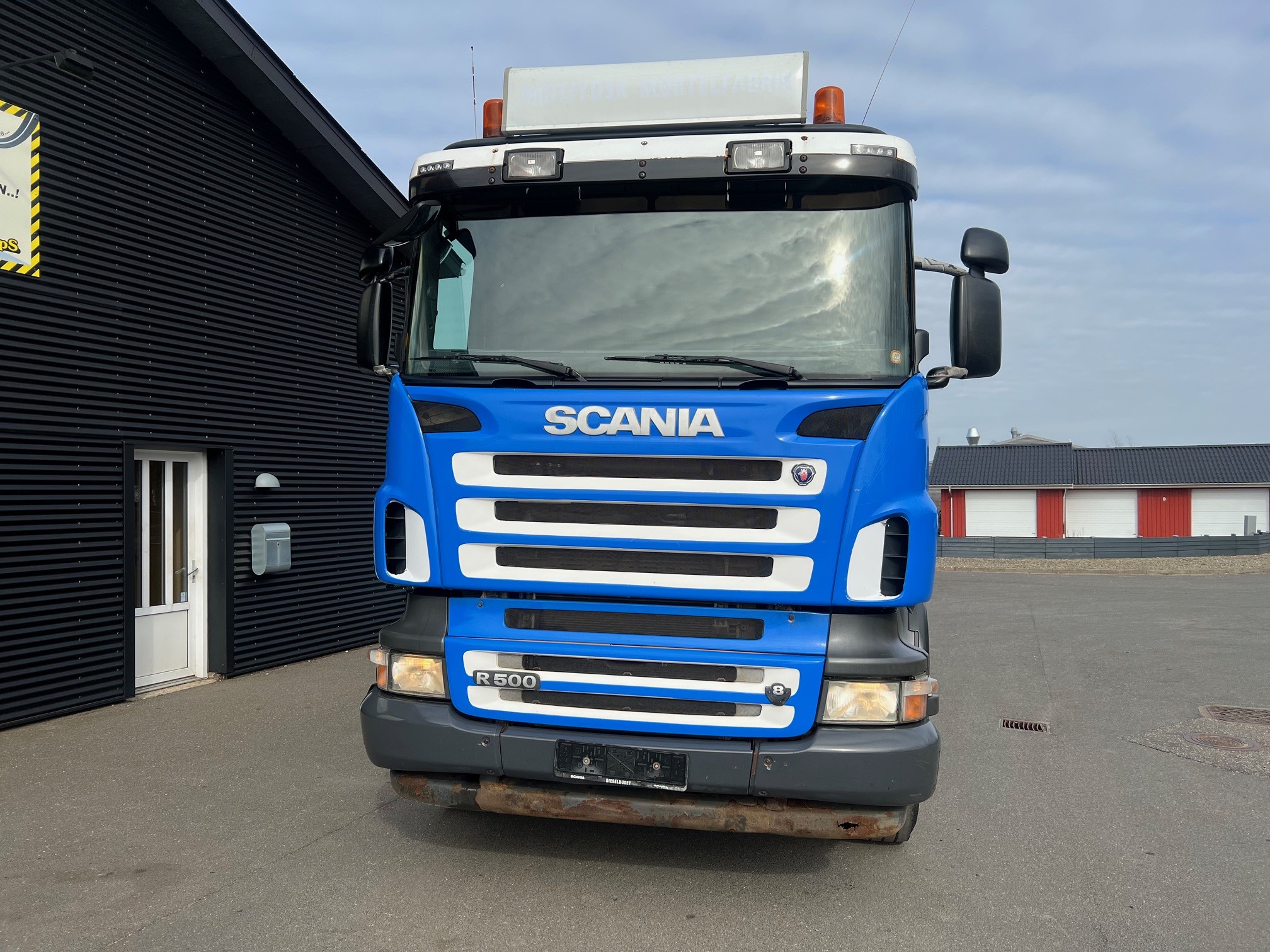 Scania R500 8X4 med HMF hejs og HMF 1560 K5 kran