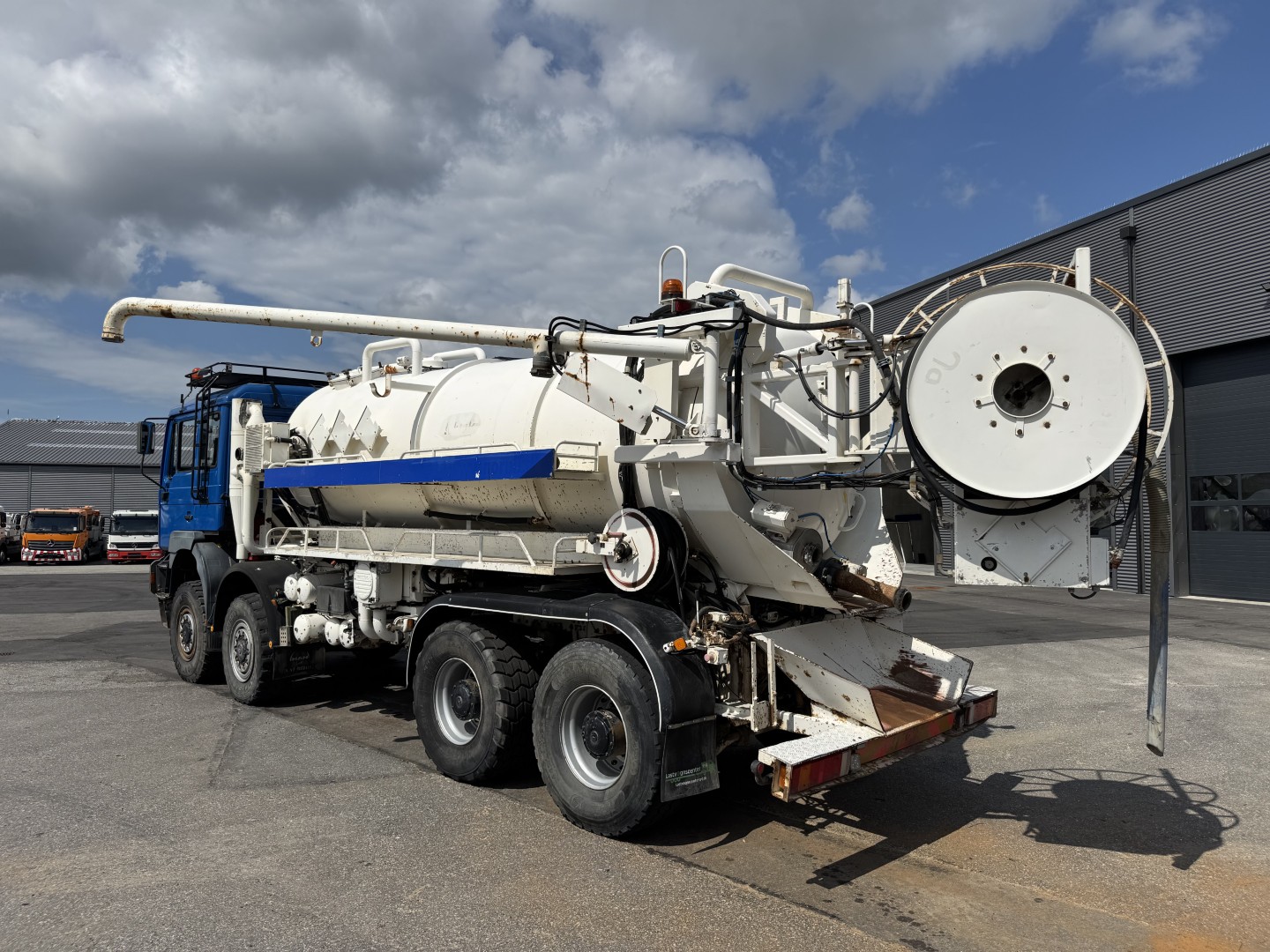 MAN 35.464 8x8 Hvidtved Larsen 9000 L