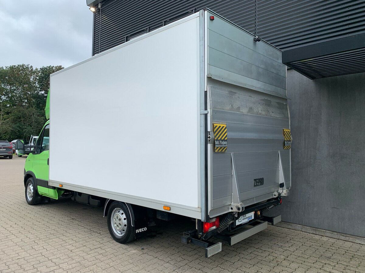 Iveco 35S17 LA/P Box/lift