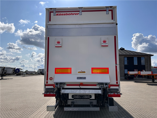 Kässbohrer Tridec, Dhollandia lift Boxtrailer
