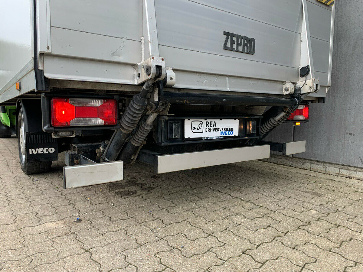 Iveco 35S17 LA/P Box/lift