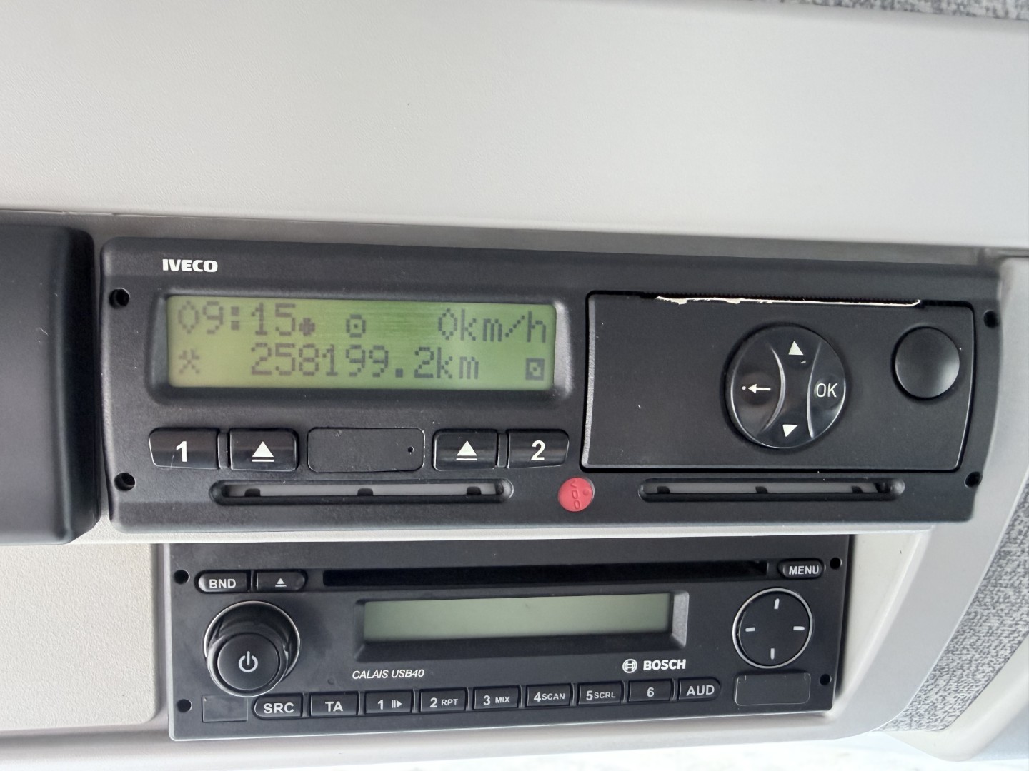 Iveco EuroCargo 180E32 4x2 Schmitz / Thermo King T-1200R Spectrum