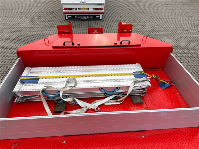 Kässbohrer SLH-3, Udtrækkelig, Tvangsstyrring Maskintrailer