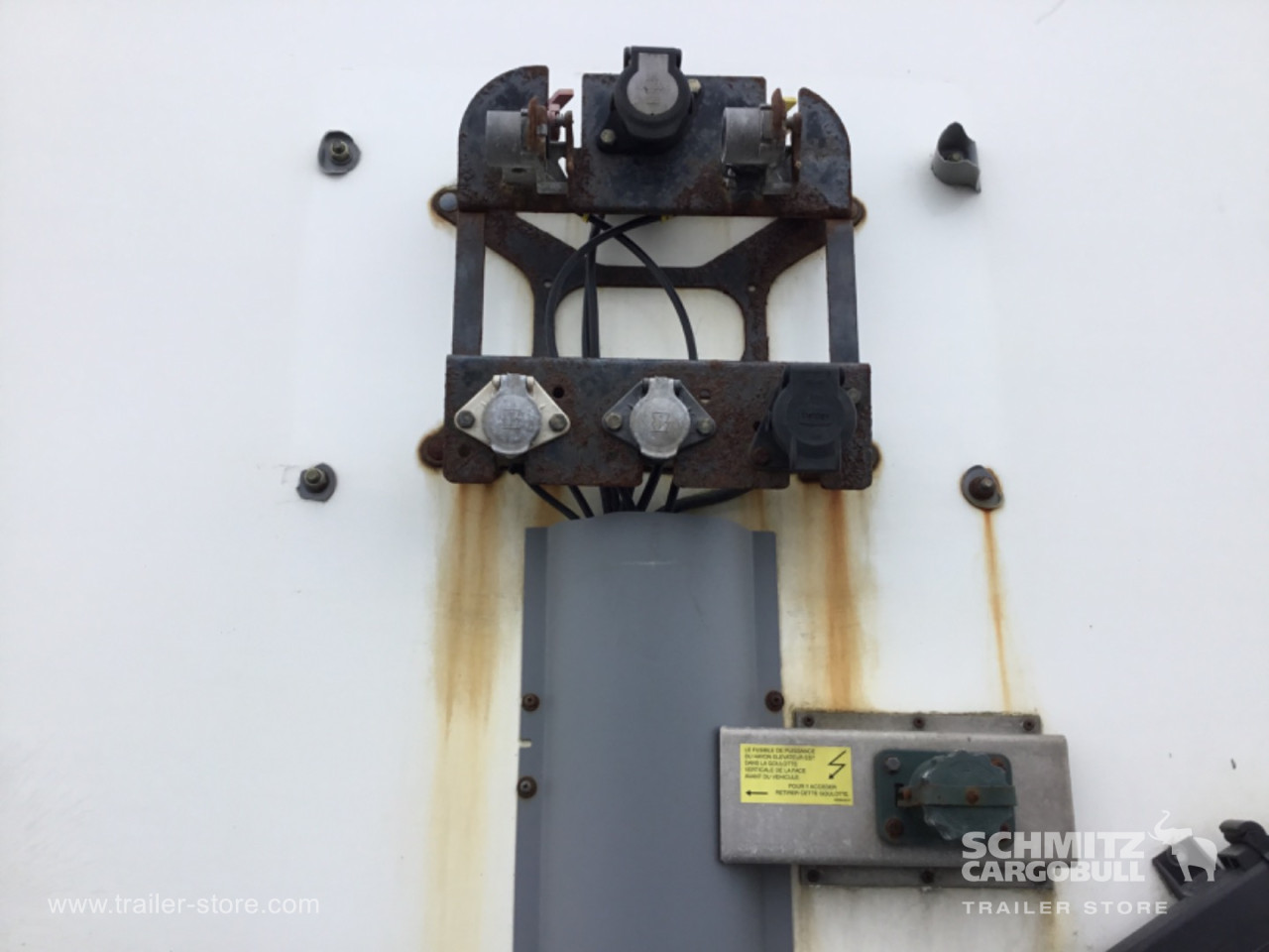 Fruehauf Auflieger Trockenfrachtkoffer Lift