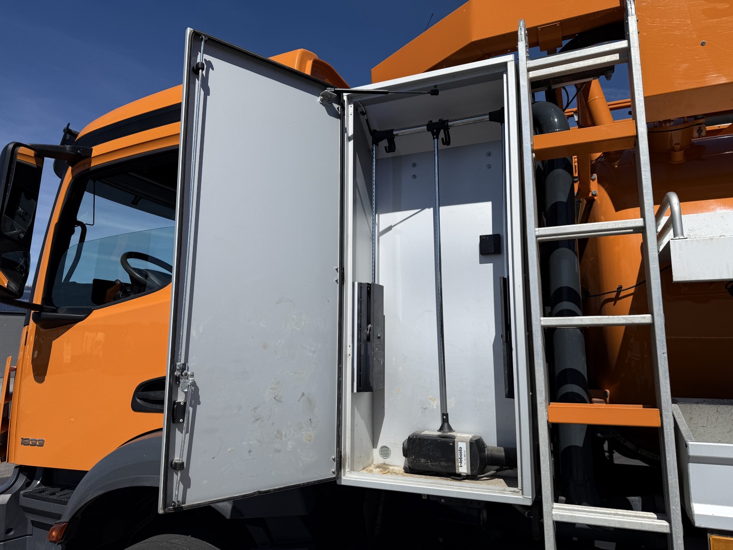 Mercedes Actros 1833 4x2 Bucher FlexLine C60