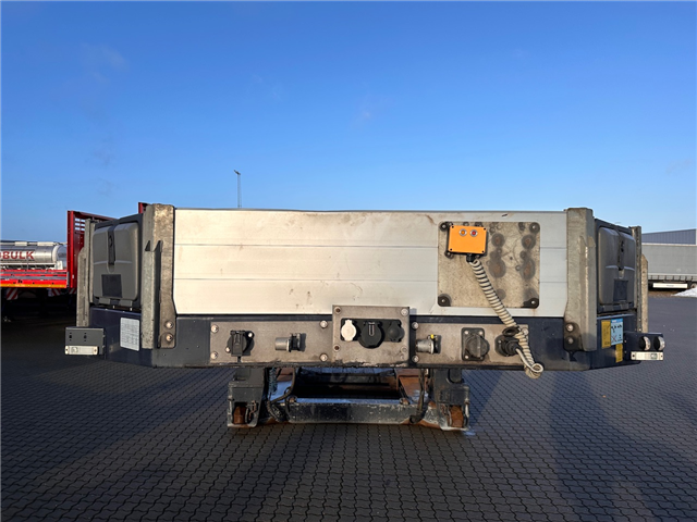 Kässbohrer SLL-2, Udtrækkelig, Tvangsstyring Nedbygget med seng