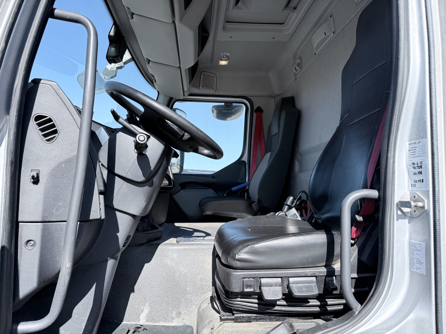 Renault D WIDE 320 DTI 8 Pladstrækker