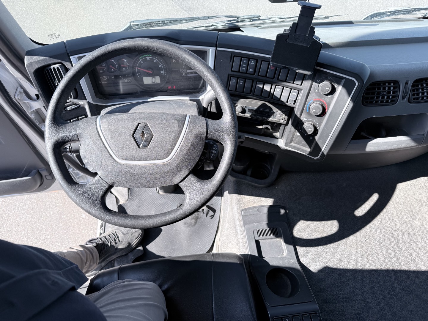 Renault D WIDE 320 DTI 8 Pladstrækker