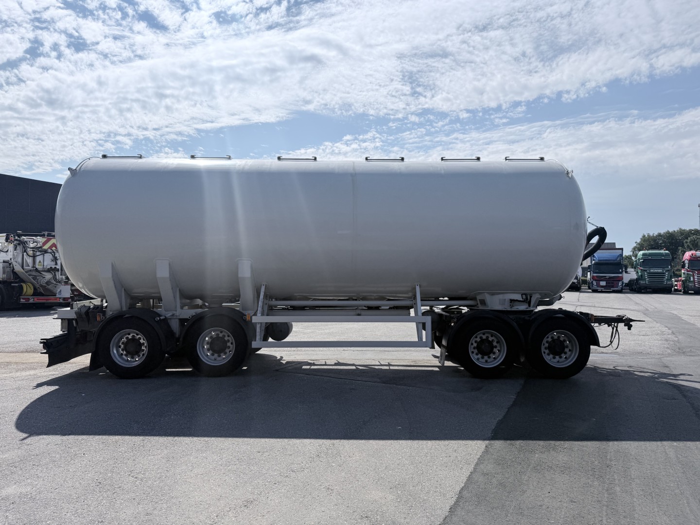 HMK Bilcon 30 t. 42 m3 Silo tank 6 rum