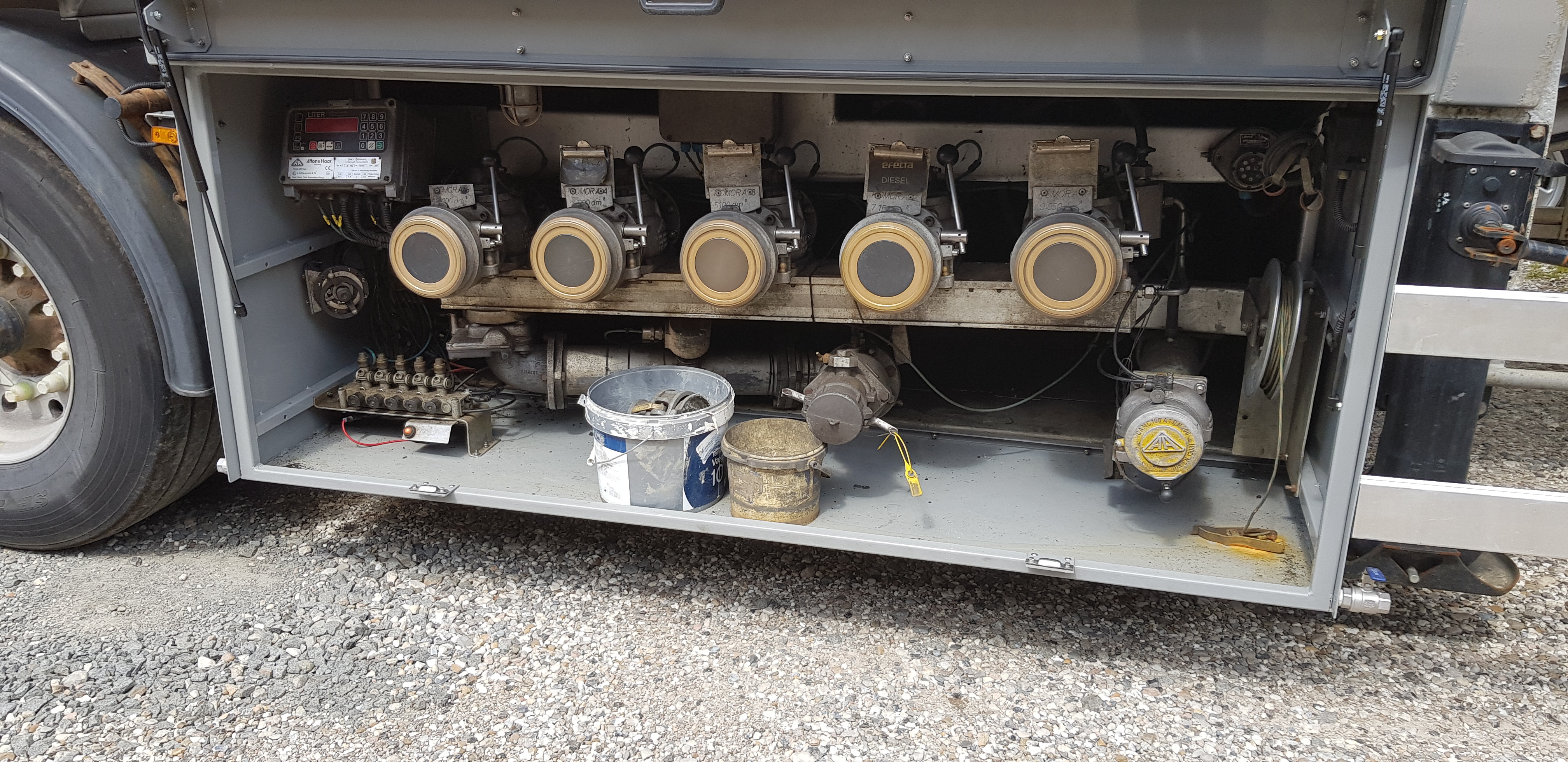 Kässbohrer 40000 Liter Tank Trailer Fuel Petrol ADR