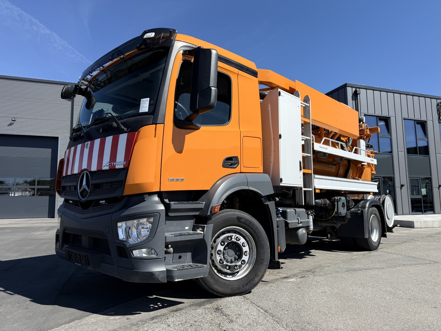 Mercedes Actros 1833 4x2 Bucher FlexLine C60